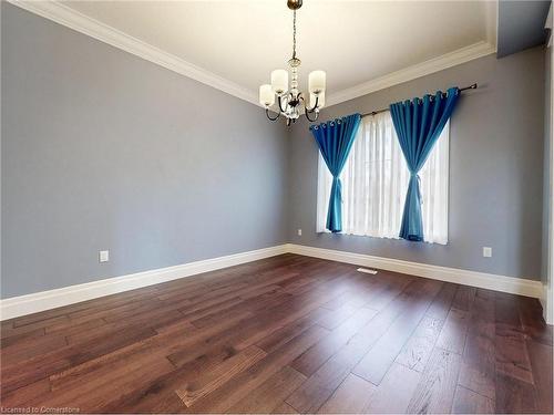 300 Deerfoot Trail, Waterloo, ON - Indoor Photo Showing Other Room