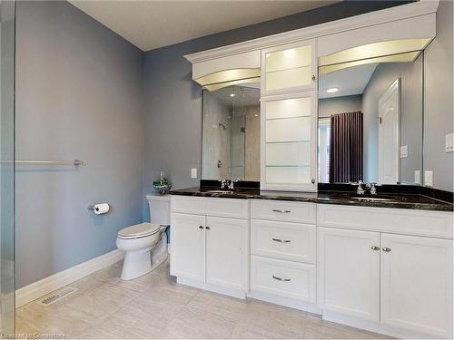 300 Deerfoot Trail, Waterloo, ON - Indoor Photo Showing Bathroom