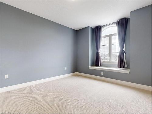 300 Deerfoot Trail, Waterloo, ON - Indoor Photo Showing Other Room