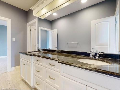 300 Deerfoot Trail, Waterloo, ON - Indoor Photo Showing Bathroom