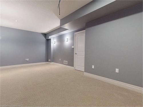 300 Deerfoot Trail, Waterloo, ON - Indoor Photo Showing Other Room