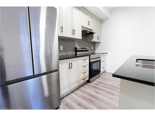 83-10 Birmingham Drive, Cambridge, ON - Indoor Photo Showing Kitchen With Stainless Steel Kitchen With Double Sink