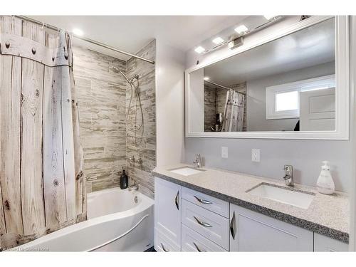 1540 Thetford Crescent, Mississauga, ON - Indoor Photo Showing Bathroom