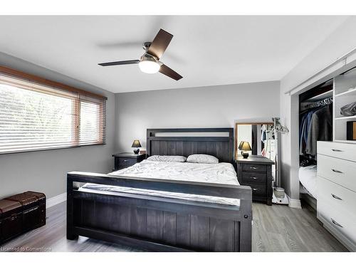 1540 Thetford Crescent, Mississauga, ON - Indoor Photo Showing Bedroom