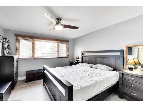 1540 Thetford Crescent, Mississauga, ON - Indoor Photo Showing Bedroom