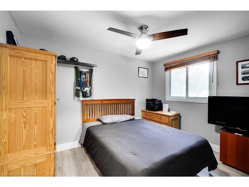 1540 Thetford Crescent, Mississauga, ON - Indoor Photo Showing Bedroom