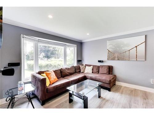 1540 Thetford Crescent, Mississauga, ON - Indoor Photo Showing Living Room