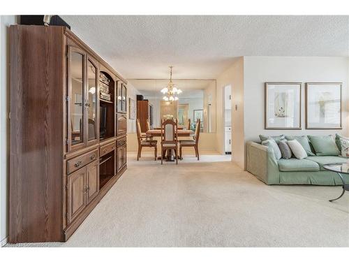 1605-966 Inverhouse Drive, Mississauga, ON - Indoor Photo Showing Living Room