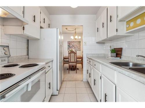 1605-966 Inverhouse Drive, Mississauga, ON - Indoor Photo Showing Kitchen With Double Sink