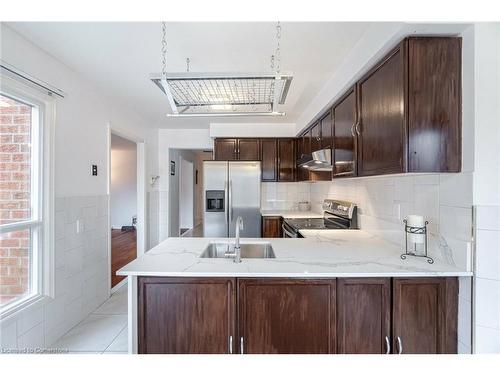 140 Lord Simcoe Drive, Brampton, ON - Indoor Photo Showing Kitchen