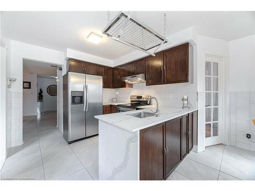 140 Lord Simcoe Drive, Brampton, ON - Indoor Photo Showing Kitchen