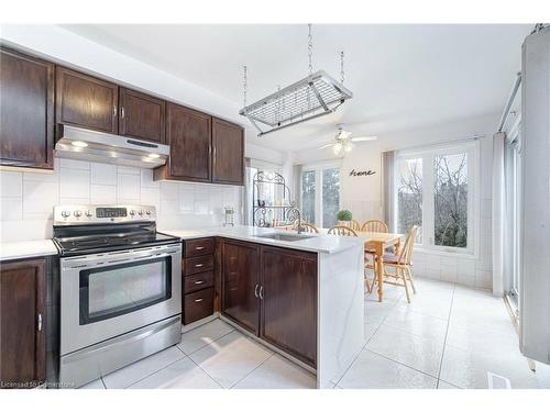 140 Lord Simcoe Drive, Brampton, ON - Indoor Photo Showing Kitchen