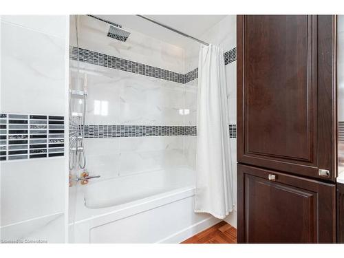 140 Lord Simcoe Drive, Brampton, ON - Indoor Photo Showing Bathroom