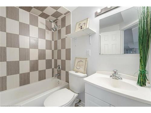 140 Lord Simcoe Drive, Brampton, ON - Indoor Photo Showing Bathroom