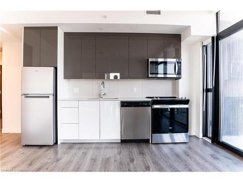 2214-60 Fredrick Street, Kitchener, ON - Indoor Photo Showing Kitchen