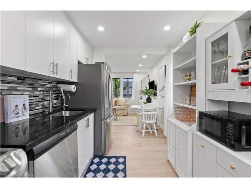 404 Tragina Avenue N, Hamilton, ON - Indoor Photo Showing Kitchen