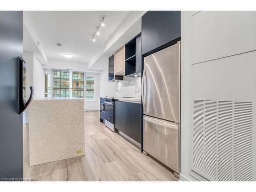 421-395 Dundas Street W, Oakville, ON - Indoor Photo Showing Kitchen With Stainless Steel Kitchen