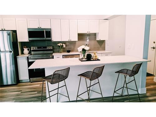 210-144 Lucan Avenue, Waterloo, ON - Indoor Photo Showing Kitchen With Upgraded Kitchen