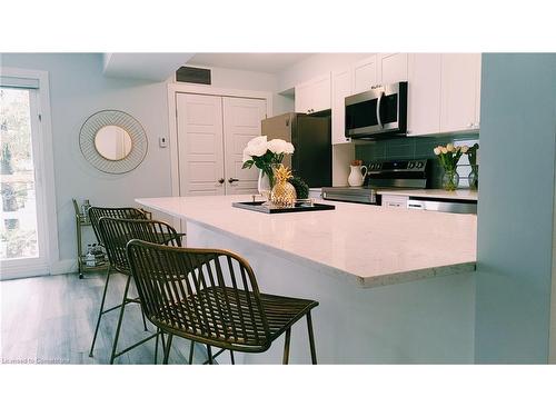 210-144 Lucan Avenue, Waterloo, ON - Indoor Photo Showing Kitchen