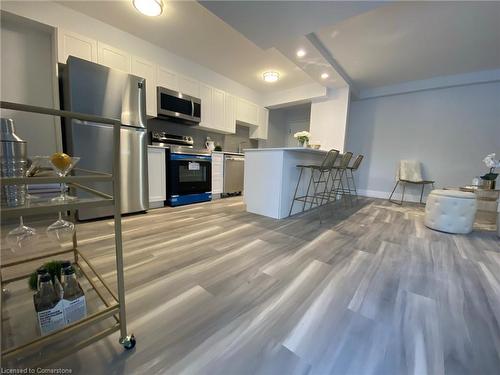 210-144 Lucan Avenue, Waterloo, ON - Indoor Photo Showing Kitchen