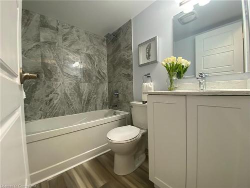 210-144 Lucan Avenue, Waterloo, ON - Indoor Photo Showing Bathroom