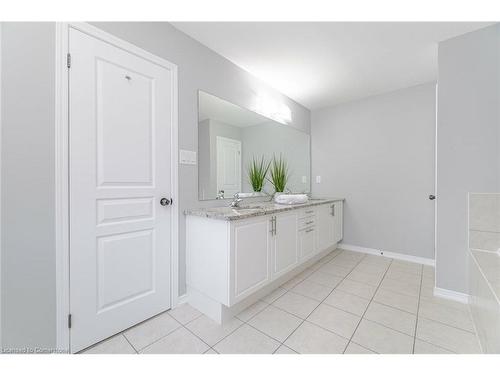 16 Burgess Crescent, Brantford, ON - Indoor Photo Showing Bathroom