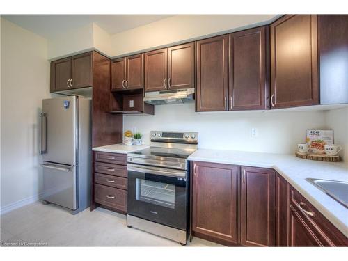 4 Poole Street, Brantford, ON - Indoor Photo Showing Kitchen