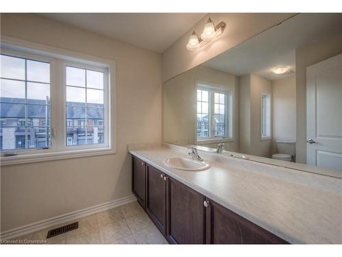 4 Poole Street, Brantford, ON - Indoor Photo Showing Bathroom