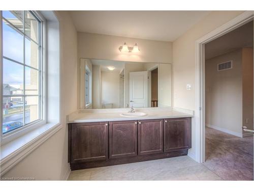 4 Poole Street, Brantford, ON - Indoor Photo Showing Bathroom