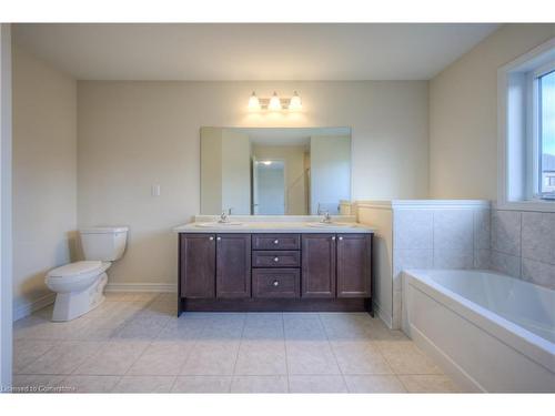 4 Poole Street, Brantford, ON - Indoor Photo Showing Bathroom