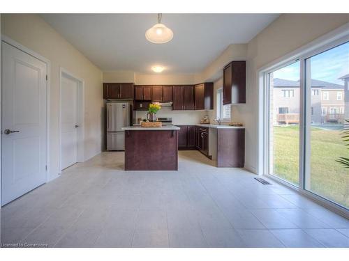 4 Poole Street, Brantford, ON - Indoor Photo Showing Kitchen