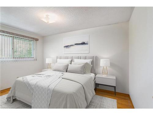 40 Forest Hill Crescent, Hamilton, ON - Indoor Photo Showing Bedroom