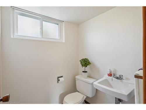 40 Forest Hill Crescent, Hamilton, ON - Indoor Photo Showing Bathroom