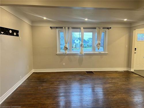 6077 Collins Drive, Niagara Falls, ON - Indoor Photo Showing Other Room