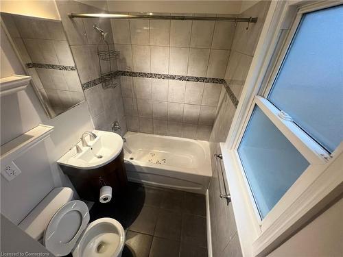 6077 Collins Drive, Niagara Falls, ON - Indoor Photo Showing Bathroom