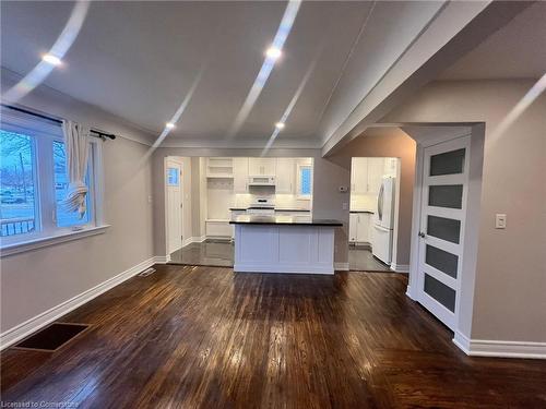 6077 Collins Drive, Niagara Falls, ON - Indoor Photo Showing Kitchen