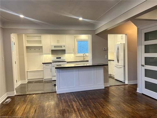 6077 Collins Drive, Niagara Falls, ON - Indoor Photo Showing Kitchen