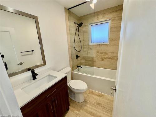 377 Jackson Street W, Hamilton, ON - Indoor Photo Showing Bathroom