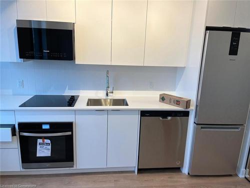 510-2450 Old Bronte Road, Oakville, ON - Indoor Photo Showing Kitchen