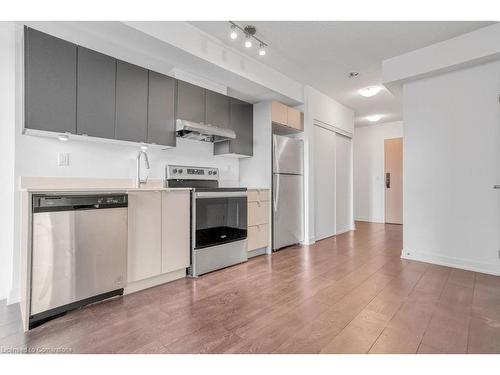 B501-3200 Dakota Common, Burlington, ON - Indoor Photo Showing Kitchen With Stainless Steel Kitchen