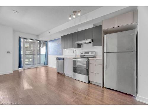 B501-3200 Dakota Common, Burlington, ON - Indoor Photo Showing Kitchen