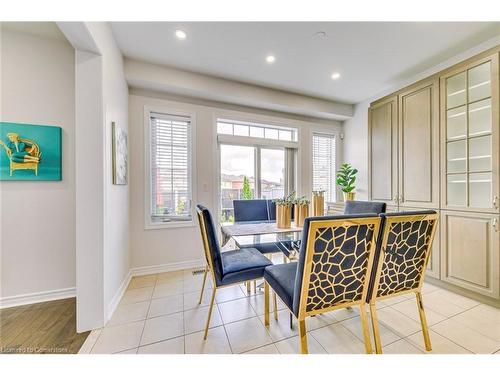 199 Mcknight Avenue, Waterdown, ON - Indoor Photo Showing Dining Room