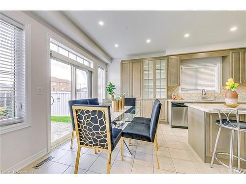 199 Mcknight Avenue, Waterdown, ON - Indoor Photo Showing Dining Room