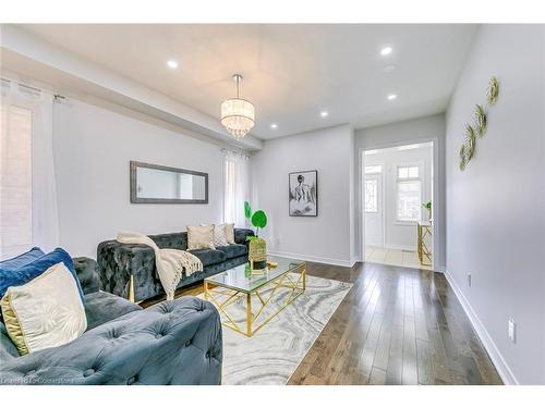 199 Mcknight Avenue, Waterdown, ON - Indoor Photo Showing Living Room