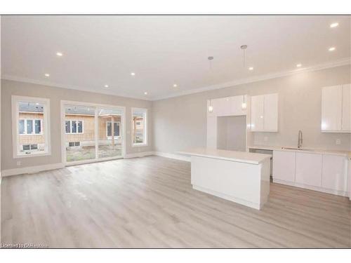 1060 Hansler Road, Welland, ON - Indoor Photo Showing Kitchen