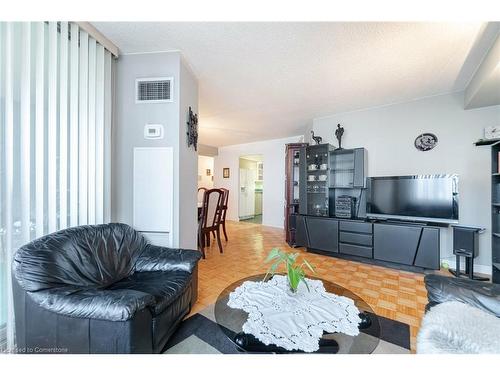 706-50 Elm Drive E, Mississauga, ON - Indoor Photo Showing Living Room