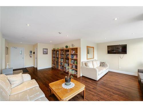 706-50 Elm Drive E, Mississauga, ON - Indoor Photo Showing Living Room