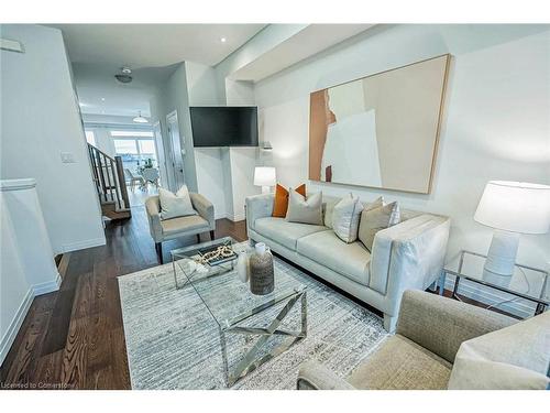 239-30 Times Square Boulevard, Hamilton, ON - Indoor Photo Showing Living Room