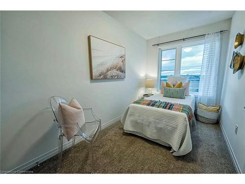 239-30 Times Square Boulevard, Hamilton, ON - Indoor Photo Showing Bedroom