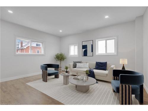 44 Mary Street, Brantford, ON - Indoor Photo Showing Living Room